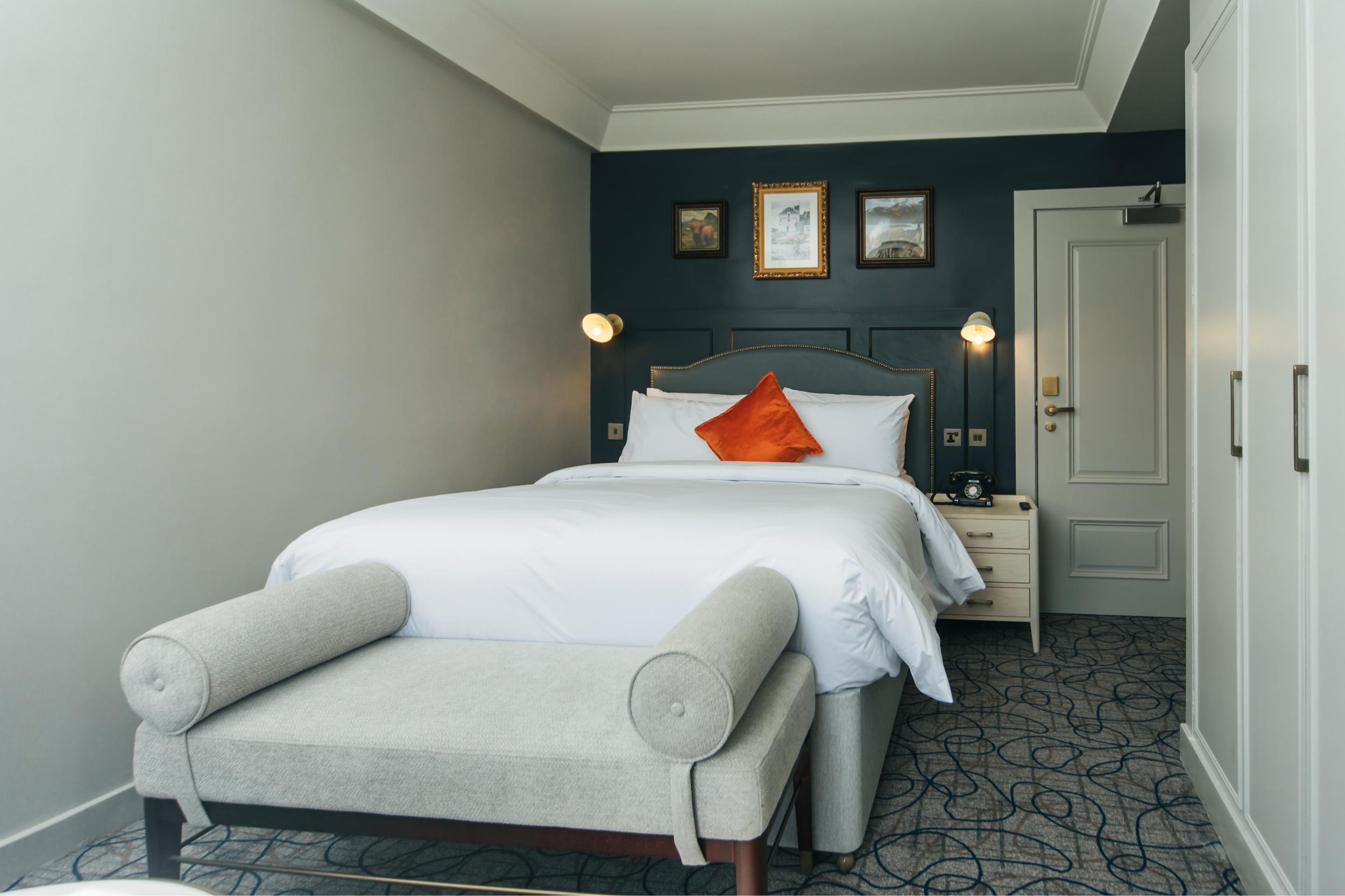 Standard Double Room (5)